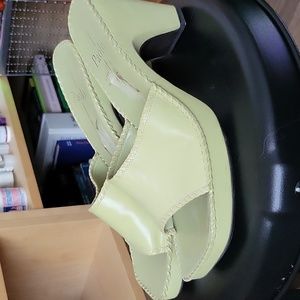 Vintage green heels